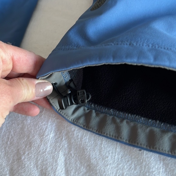 Women’s Mountain Hardwear Jacket - Picture 5 of 10